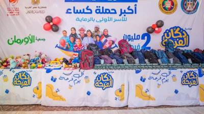 «دكان الفرحة»: توزيع 20 ألف قطعة من الملابس والمستلزمات المدرسية