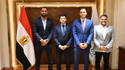 وزير الرياضة يكرم منظمي بطولة العالم للكرة الشاطئية بالعلمين
