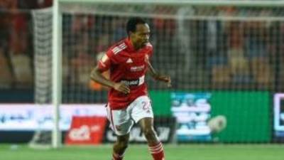 بيرسي تاو يحسم مستقبله مع النادي الأهلي 