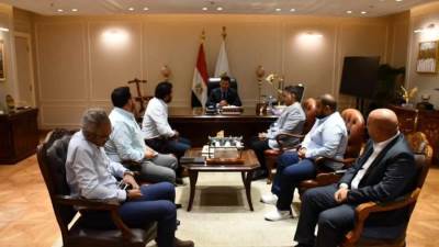 أشرف صبحي يكرم منظمي بطولة مصر الدولية لرياضة المحركات بالعلمين