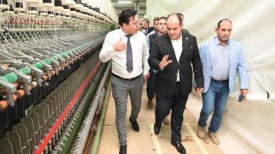 وزير التجارة والصناعة يقوم بجولة تفقدية بالمنطقة الصناعية ببرج العرب بمحافظة الإسكندرية