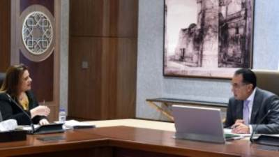 رئيس الوزراء يتابع مع وزيرة الهجرة بعض التيسيرات المقدمة للمصريين بالخارج