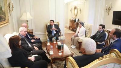 وزير الصحة يلتقي الأمين العام ورئيس قطاع الصحة بمؤسسة "ايني الإيطالية"