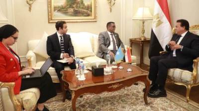 وزير الصحة يستقبل وزير العمل الصومالي لبحث التعاون المستقبلي في مجالات الصحة والسكان