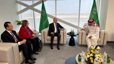 وزير الإسكان يلتقى نظيره السعودي لمناقشة استراتيجيات العمل بالوزارتين.. وعرض خطة التنمية العمرانية في مصر