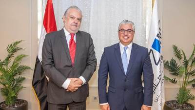 اقتصادية قناة السويس تستقبل سفير بيرو لبحث سبل التعاون وفتح آفاق الاستثمار