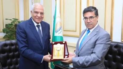 محافظ الجيزة يلتقي سفير دولة الاكوادور في مصر