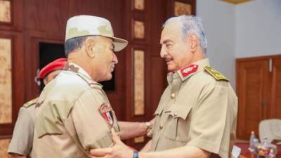 بتوجيهات رئاسية.. رئيس القوات المسلحة يصل ليبيا لتقديم الدعم والاغاثة 