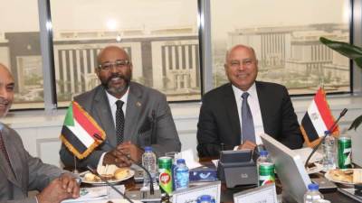 وزيرا النقل المصري والسوداني يترأسان اجتماع للجمعيه العمومية لهيئة وادي النيل للملاحة النهرية