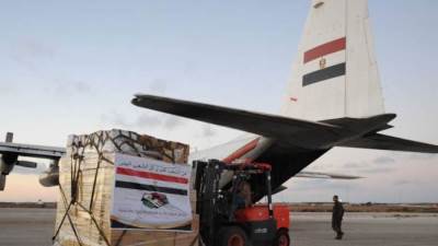 تنفيذا للتوجيهات الرئاسية.. مصر ترسل مساعدات إنسانية للشعب الليبى 