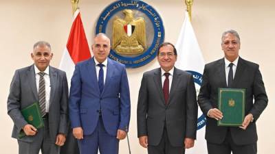 سويلم والملا يشهدان توقيع تعاون بشأن الترخيص بتوفير إحتياجات المياه لمشروعات البترول