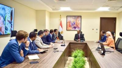 نائب وزير الإسكان يلتقى أحد التحالفات المتخصصة بإنشاء وتشغيل محطات تحلية مياه البحر