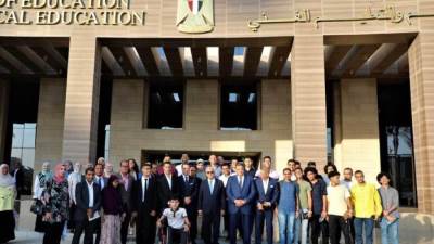 وزير التربية والتعليم يستقبل أوائل الثانوية العامة قبل مغادرتهم في رحلة لألمانيا
