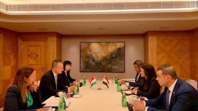 المشاط تعقد جلسة مباحثات مع وزير الخارجية والتجارة المجري