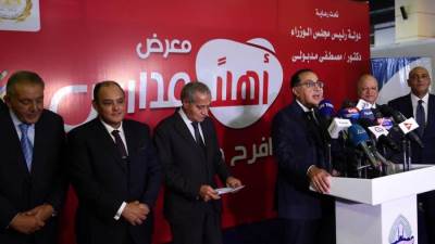 مدبولي:المنتج المصري يمثل الغالبية العظمى من المنتجات الموجودة في معرض "أهلاً مدارس" 