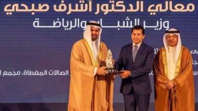 الإعلام البحريني يحتفي بزيارة وزير الرياضة وحصوله على جائزة رواد العمل التطوعي