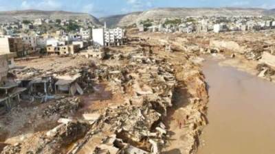 مصر تقدم مئات الأطنان من المساعدات والمعدات وأطقم الإغاثة للشعب ليبيا