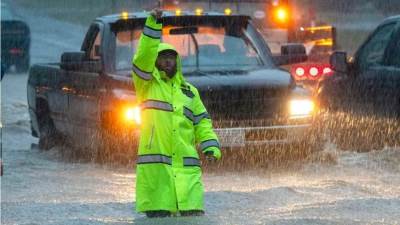 "العاصفة لي" تتسبب في انقطاع الكهرباء عن آلاف المنازل بكندا