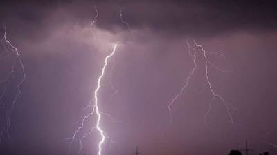 هيئة الأرصاد الجوية الفرنسية تعلن حالة "الإنذار البرتقالي" في 10 أقاليم جديدة