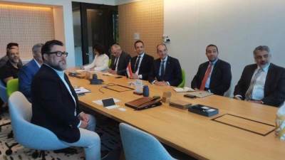 وزير الاتصالات يبحث مع مسئولى Google وميتا التعاون فى مجال البنية التحتية