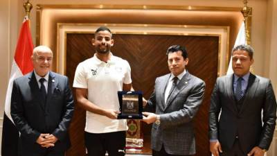 وزير الرياضة يستقبل لاعب المنتخب الاولمبي باشا محمد باشا