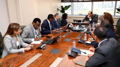 وزير التجارة يستعرض مع وفد البنك الأفريقي ترتيبات لاستضافة القاهرة للمعرض الإفريقي للتجارة البينية