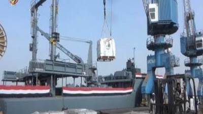 مصر تقدم مئات الأطنان من المساعدات الإغاثية إلى السودان بحرا