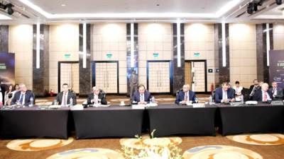 الملا يبحث مع الشركاء العالميين الإسراع بإزالة الكربون بشرق المتوسط