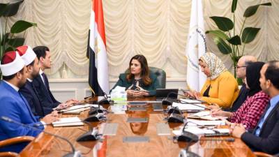وزيرة الهجرة تستقبل وفدا من الأزهر الشريف لبحث التعاون في توعية المصريين بالخارج