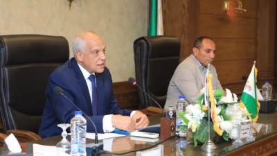 محافظ الجيزة يوجه بالتأكيد على المدارس بتخفيف المستلزمات الدراسية من ادوات مكتبيه