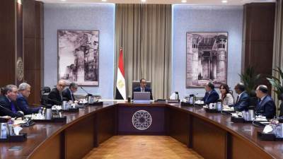 رئيس الوزراء يستعرض الموقف التنفيذي لمشروعات تحلية المياه