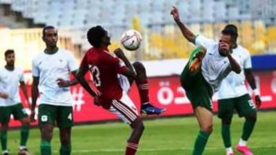 رضا سليم يقود الأهلي للفوز على المصري بالشوط الأول 