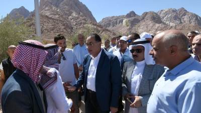 رئيس الوزراء يتفقد مشروع مركز الزوار الجديد بميدان الوادي المقدس فى سانت كاترين