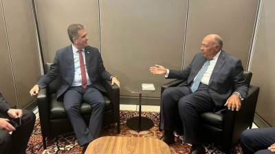 وزير الخارجية يستقبل نظيره الإسرائيلي لتعزيز التعاون الدولي بين البلدين