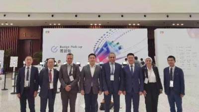 رئيس شركة العاصمة الإدارية يلتقي الرئيس التنفيذي لشركة هواوى الصينية