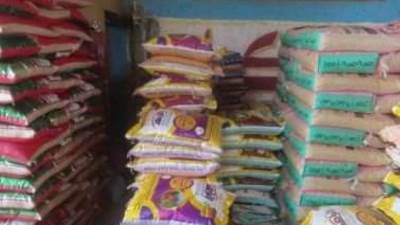 ضبط 15,5 طن أعلاف حيوانية مجهولة المصدر في حملة أمنية بالجيزة