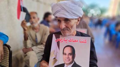 بالصور.. توافد المواطنين بالتجمع وحلوان لإجراء توكيلات انتخابات الرئاسية