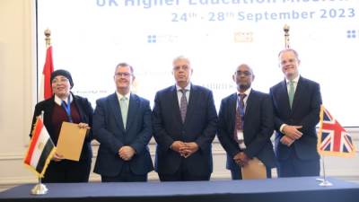 وزير التعليم العالى يشهد توقيع مذكرة تفاهم مع جامعة إسكس البريطانية