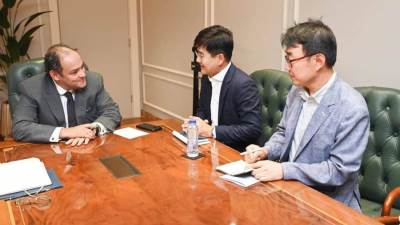 وزير التجارة والصناعة يلتقي وفد شركة سامسونج مصر لصناعة الإلكترونيات