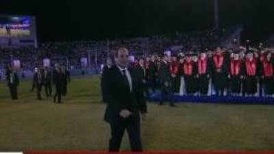 السيسى يهنئ أوائل الخريجين: الف مبروك 