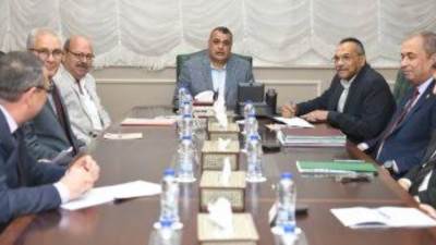 وزير الإنتاج الحربى يبحث موقف العقود الخاصة بعدد من المشروعات