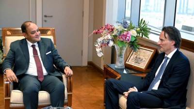 وزير التجارة يبحث مع ممثلي شركة دانون خطط الشركة المستقبلية بالسوق المصري