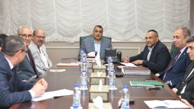 "وزير الدولة للإنتاج الحربي" يبحث موقف العقود الخاصة بعدد من المشروعات 