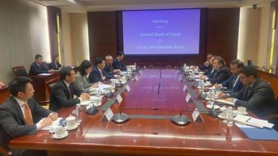 محافظ البنك المركزي المصري يلتقي رئيس بنك التنمية الصيني 