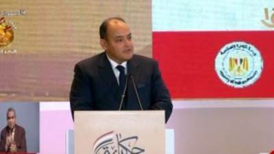 وزير الصناعة: الناتج الصناعي وصل 357 مليار جنيه في 2014 وأصدرنا 24 رخصة ذهبية