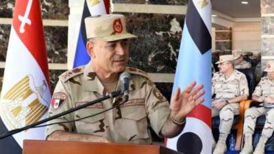 الفريق أسامة عسكر يشهد تنفيذ بيان عملي لإحدى تشكيلات الجيش الثانى الميدانى