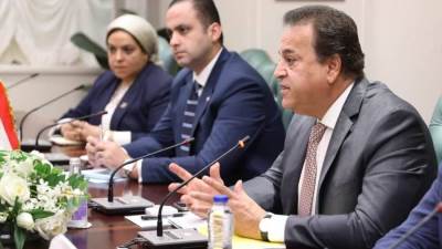 وزير الصحة يناقش مع السفير الإيطالي التعاون الثنائي والمشروعات المشتركة بين البلدين