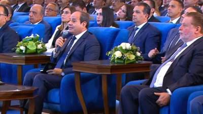 الرئيس السيسي: أنشأنا 8 مراكز لتصنيع مشتقات البلازما