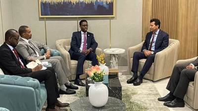 وزير الشباب والرياضة يلتقي نظيره الصومالي لبحث أطر التعاون المشترك