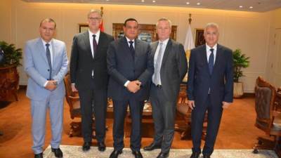 وزير التنمية يبحث مع وزير الهجرة الهولندي مجالات التعاون المشترك بين الجانبين